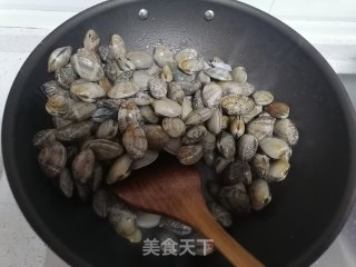 炒花甲的做法步骤：3