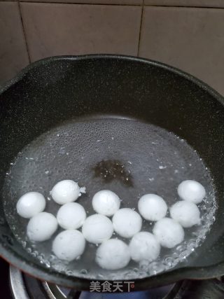 黑糖老姜玫瑰汤圆的做法步骤：2