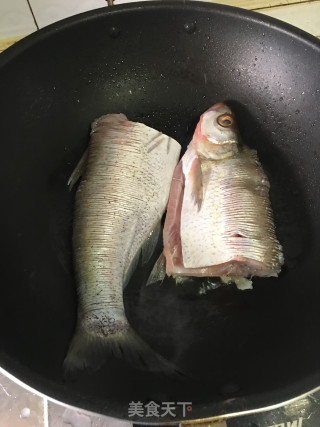豆豉酱烧白鱼的做法步骤：2