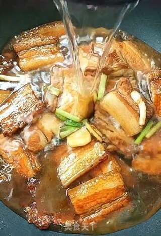 五花肉的做法最好吃的一种。的做法步骤：5