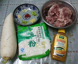 萝卜粉条肉圆汤的做法步骤：1
