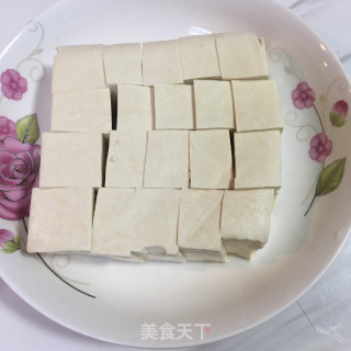 豆腐炖黑鱼的做法步骤：1