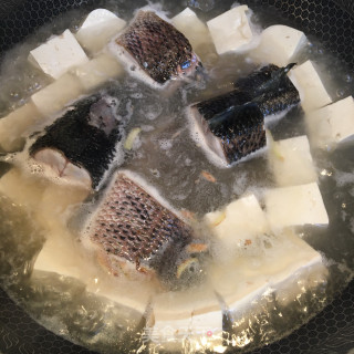 豆腐炖黑鱼的做法步骤：7