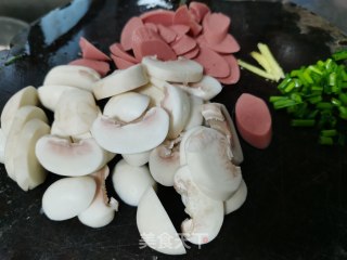 红烩口蘑饭的做法步骤：1