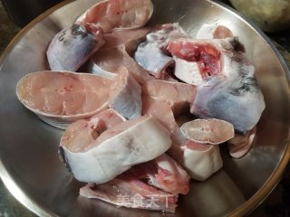酱烧茄子鲶鱼煲的做法步骤：1