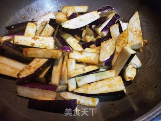 酱烧茄子鲶鱼煲的做法步骤：7