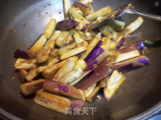 酱烧茄子鲶鱼煲的做法步骤：8
