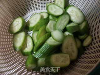 山药炒小黄瓜的做法步骤：1