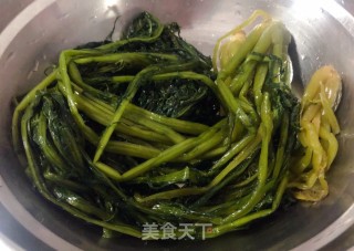 小炒雪里蕻的做法步骤：1
