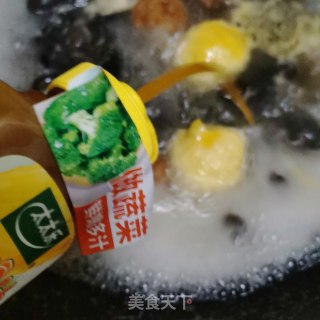 木耳菠菜肉丸汤的做法步骤：4