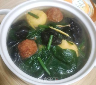 木耳菠菜肉丸汤的做法步骤：7