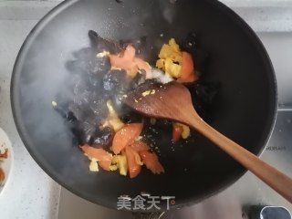 木耳炒鸡蛋的做法步骤：6