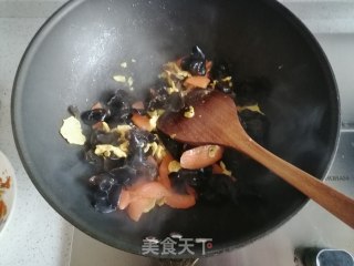 木耳炒鸡蛋的做法步骤：7