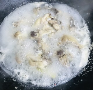 松茸炖鸡汤的做法步骤：4