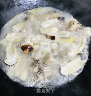 松茸炖鸡汤的做法步骤：6