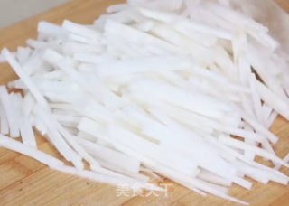 萝卜鸡蛋丝汤的做法步骤：2