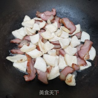 萝卜干炒腊肉的做法步骤：4