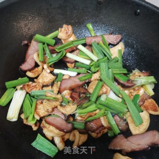 萝卜干炒腊肉的做法步骤：9