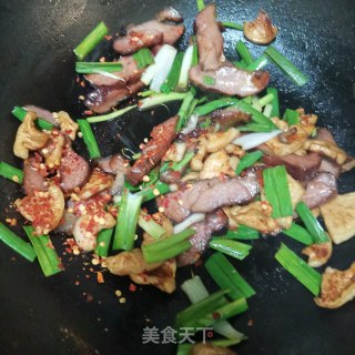 萝卜干炒腊肉的做法步骤：11