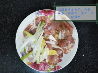 香菇鸡饭的做法步骤：1