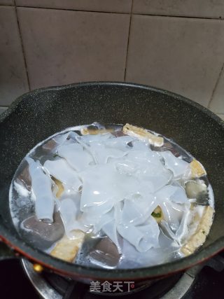 肉饼鸭血炖粉皮的做法步骤：3