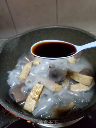 肉饼鸭血炖粉皮的做法步骤：4