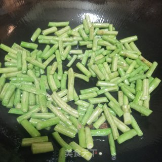 青椒炒豇豆的做法步骤：5