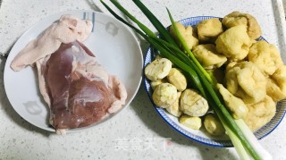 板栗炖鸭#下饭菜#的做法步骤：1