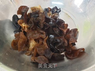 大白菜五花肉炖粉条的做法步骤：2