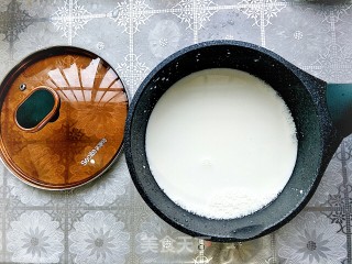 圣诞美味蜜汁水果炖牛奶的做法步骤：2