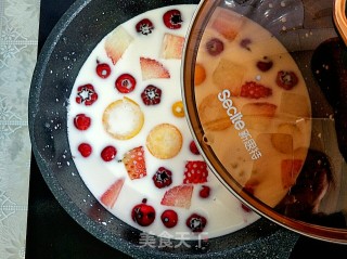 圣诞美味蜜汁水果炖牛奶的做法步骤：5