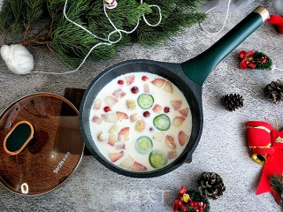 圣诞美味蜜汁水果炖牛奶的做法步骤：8