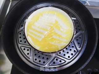 时蔬午餐肉蒸豆腐鸡蛋羹的做法步骤：5