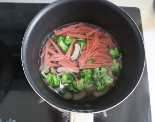时蔬午餐肉蒸豆腐鸡蛋羹的做法步骤：8
