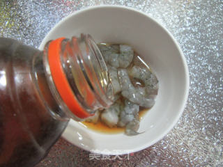 白玉菇虾仁炒菜梗的做法步骤：2