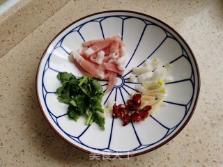 家常炒白菜帮的做法步骤：2