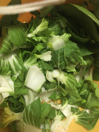 鸡肉肠青菜汤的做法步骤：2