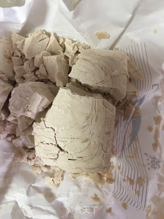 豆沙花朵面包的做法步骤：2