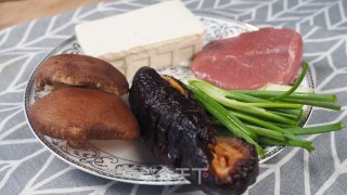 海参翡翠牛肉羹的做法步骤：1