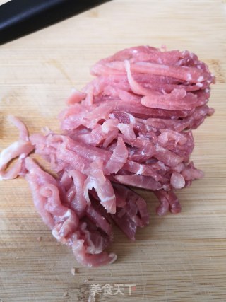 韭黄肉丝的做法步骤：1