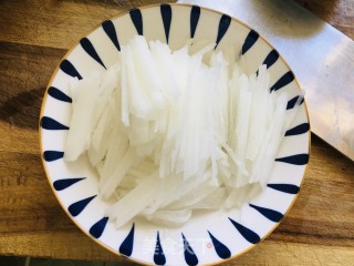 萝卜煎蛋汤的做法步骤：2