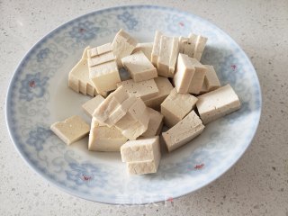 菠菜炒豆腐的做法步骤：1