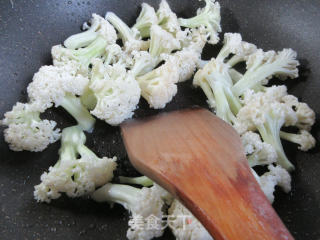 虫草菇炒花菜的做法步骤：2