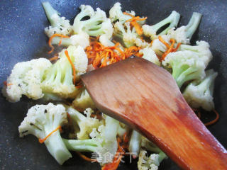 虫草菇炒花菜的做法步骤：5