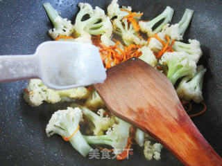 虫草菇炒花菜的做法步骤：7