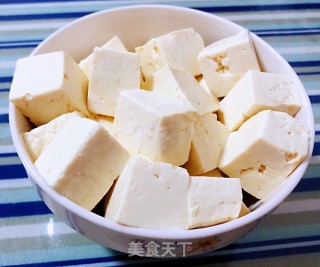 鹌鹑蛋豆腐炖黑鱼的做法步骤：2