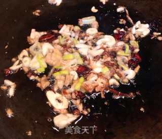 鹌鹑蛋豆腐炖黑鱼的做法步骤：3