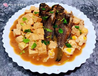 鹌鹑蛋豆腐炖黑鱼的做法步骤：10