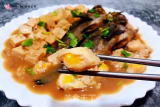 鹌鹑蛋豆腐炖黑鱼的做法步骤：12