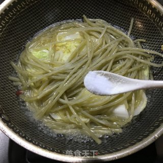 白菜炖粉条的做法步骤：4